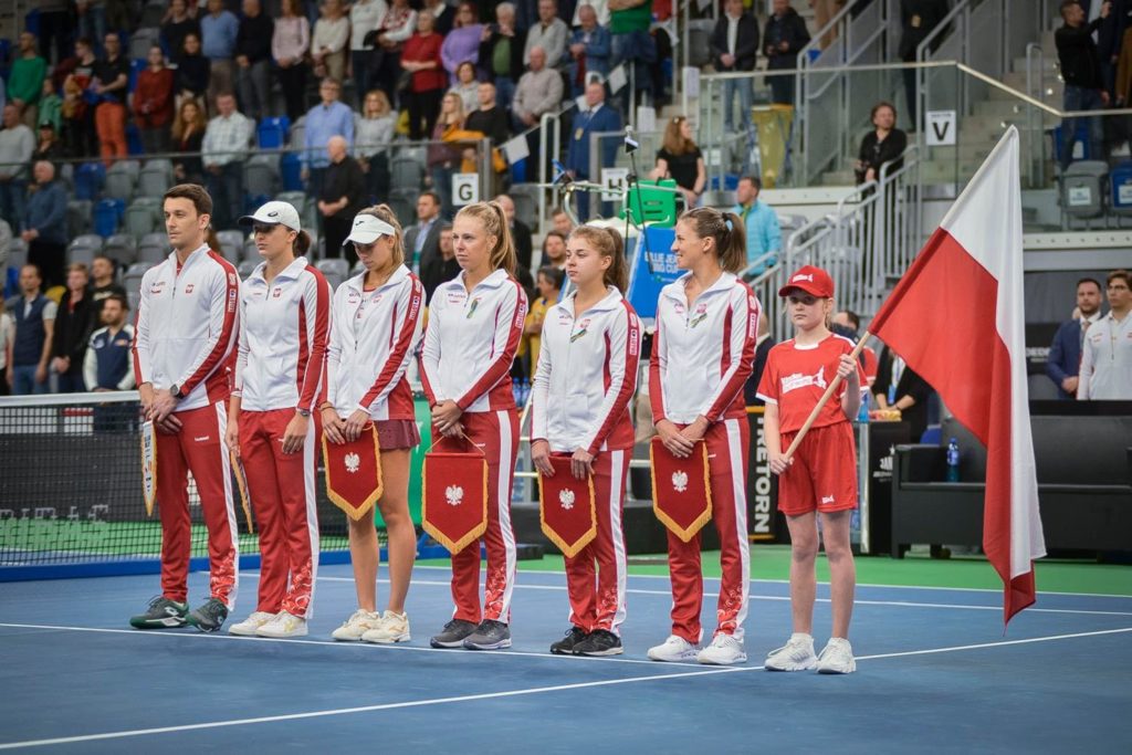 Billie Jean King Cup Magda Linette I Iga Wi Tek Polska Prowadzi Z