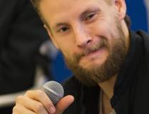 44. Festiwal Polskich Filmów Fabularnych w Gdyni. Teatr Muzyczny. Spotkanie twórców filmu pt. "Mowa ptaków" w reżyserii Xawerego Żuławskiego. Sebastian Fabijański