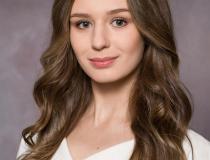 24. Laura Walczak
