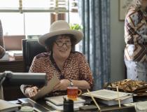 MRS. AMERICA - Margo Martindale jako Bella Abzug