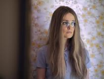 MRS. AMERICA - Rose Byrne jako Gloria Steinem