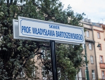Odsłonięcie tablicy na skwerze Profesora Władysława Bartoszewskiego