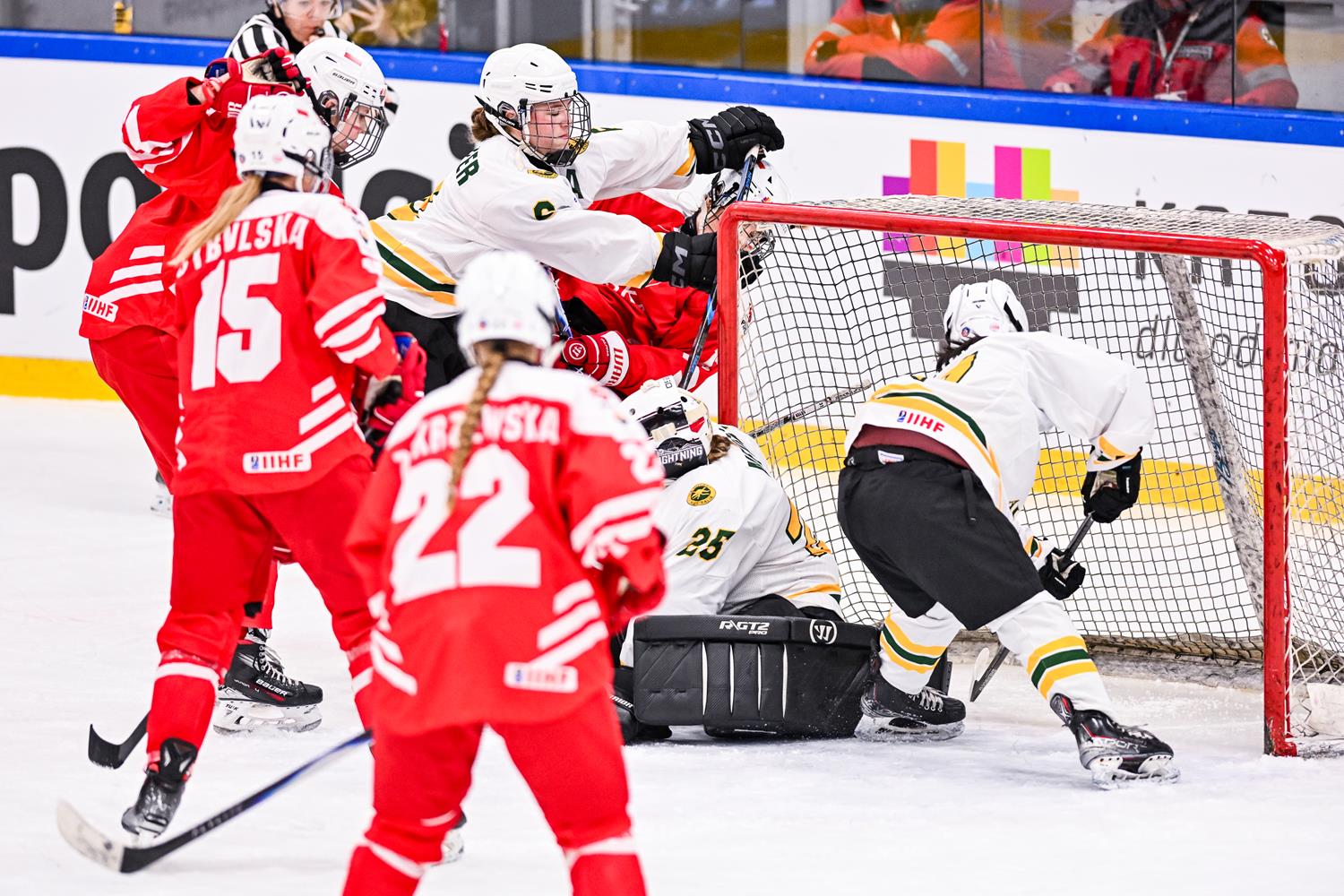Katowice. MŚ U18 Juniorek w hokeju. Polki rozgromiły Australijki