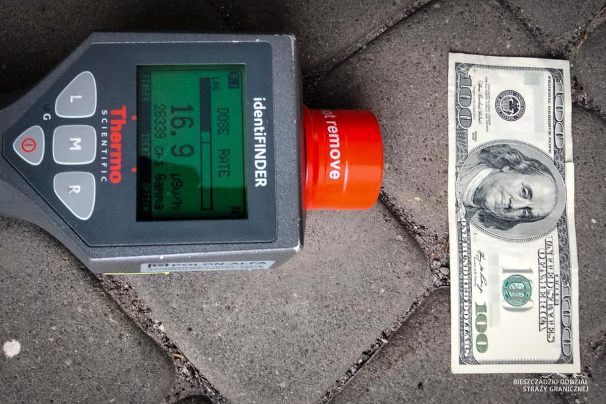 Medyka. Ukrainka z napromieniowanym banknotem 100 dolarowym